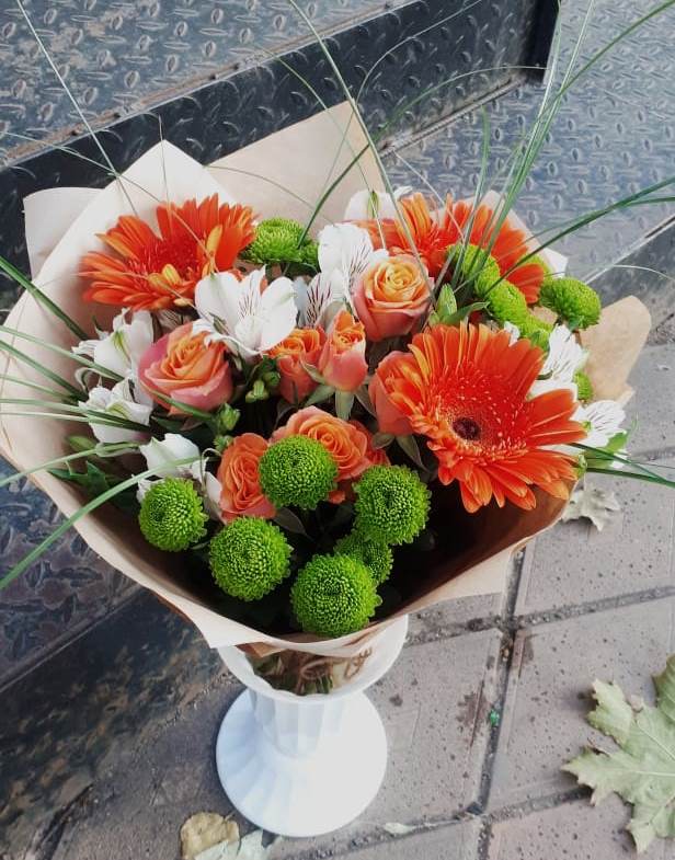 Букет цветов из: Герберы, Хризантемы, Альстромерии и Розы в Юровка