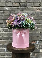 Цветочная композиция из Гипсофила и Розы в шляпной коробке в Юровка