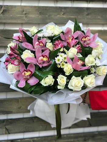 Букет цветов из: Розы и Хризантемы в Юровка