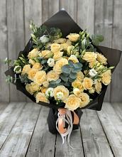Букет цветов из:  Розы и Лизиантусы в Юровка