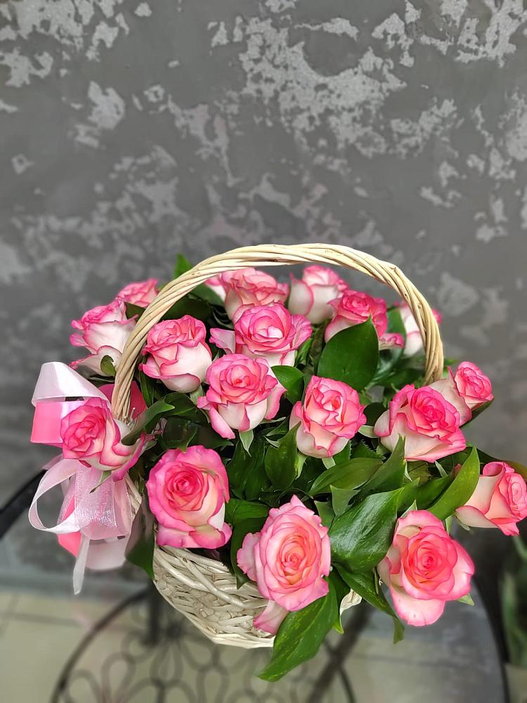 Цветочная композиция из Розы в корзине в Юровка