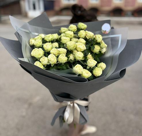 Букет Белые кустовые розы Солинеро в Юровка