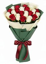 Букет Микс из красных и белых роз в Юровка