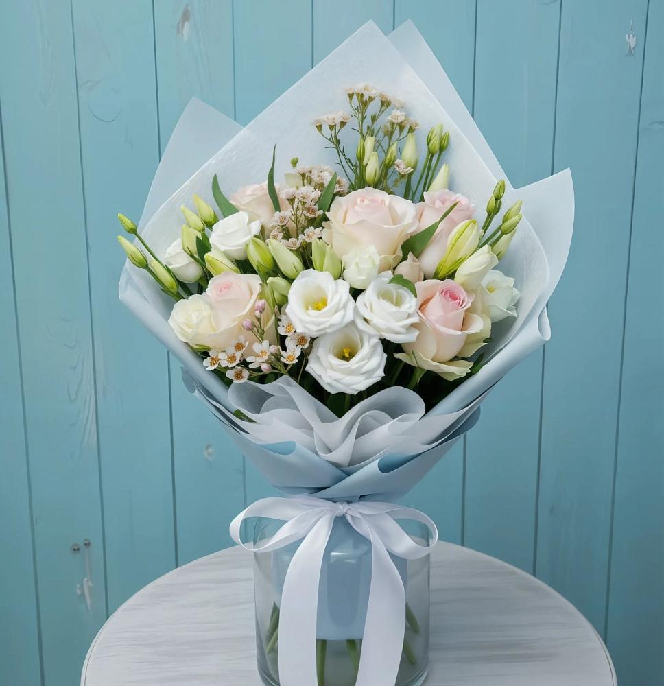 Букет цветов из: Розы и Лизиантусы в Юровка