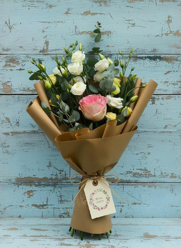 Букет цветов из: Розы и Лизиантусы в Юровка