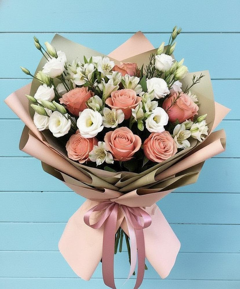 Букет цветов из: Розы, Альстромерии и Лизиантусы в Юровка