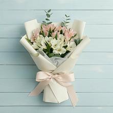 Букет цветов из:  Альстромерии в Юровка