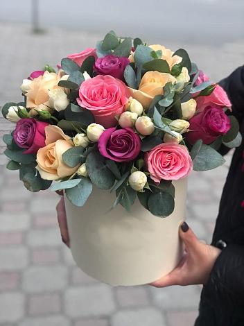 Цветочная композиция из Розы в шляпной коробке в Юровка