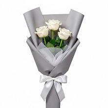 Букет 3 белые розы в Юровка
