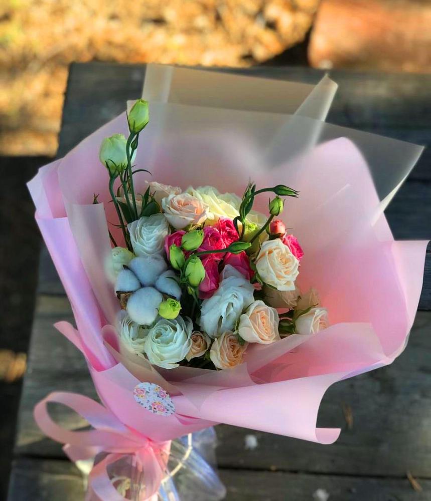 Букет цветов из: Розы и Лизиантусы в Юровка