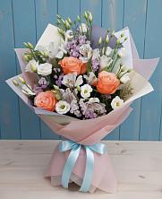 Букет цветов из:  Лизиантусы, Розы, Альстромерии и Гипсофила в Юровка