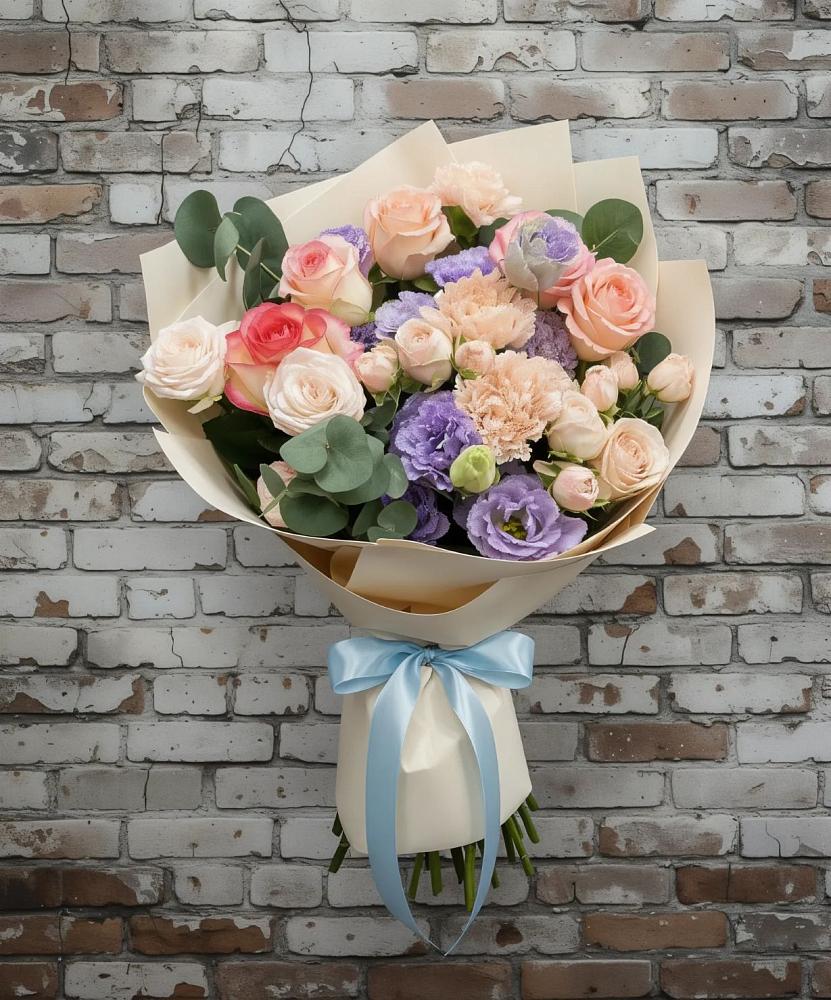 Букет цветов из: Розы, Лизиантусы и Гвоздики в Юровка