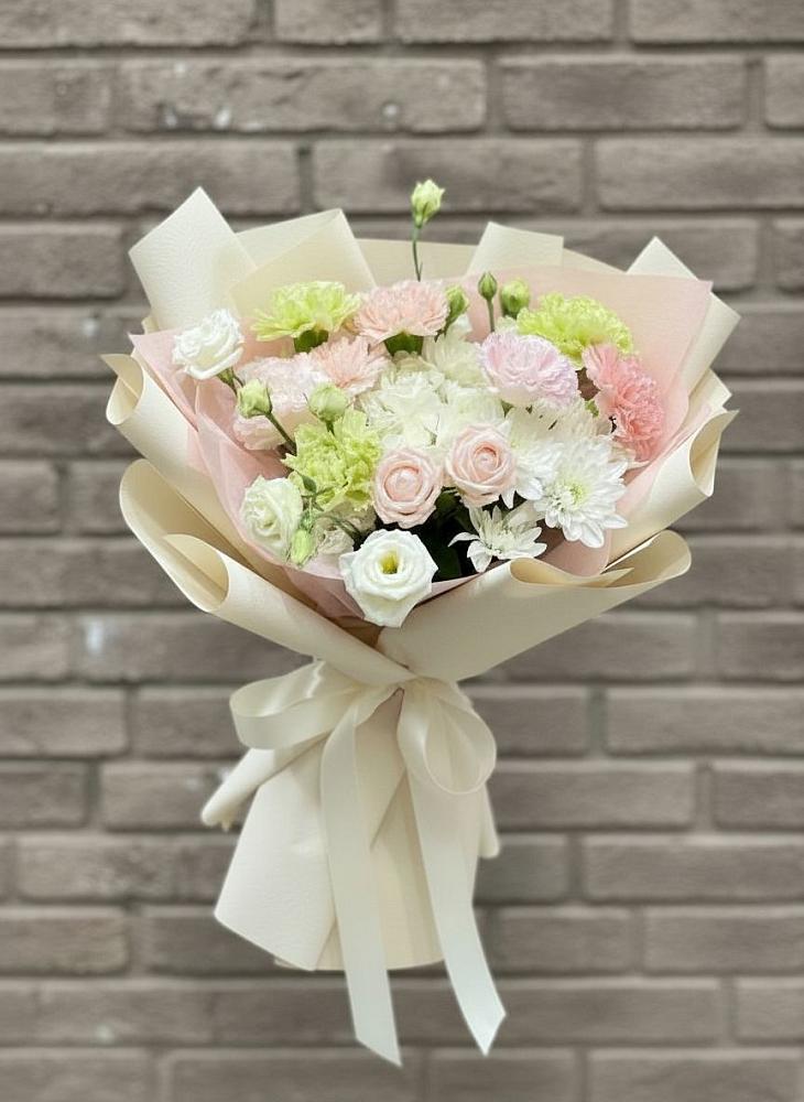 Букет цветов из: Гвоздики, Розы, Лизиантусы и Хризантемы в Юровка