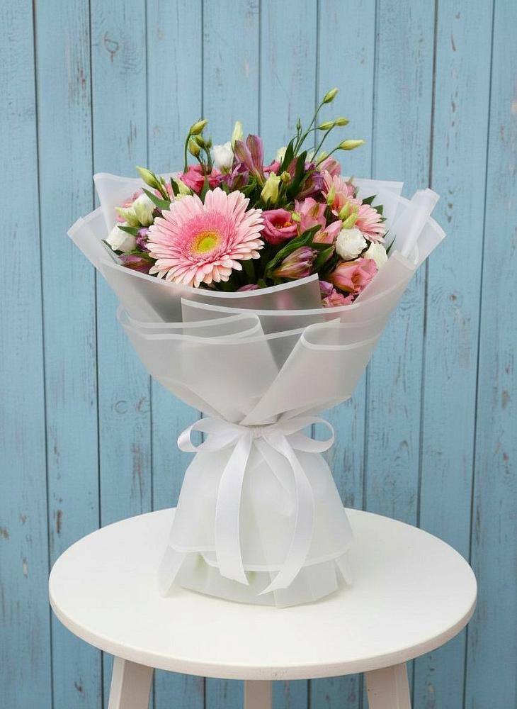 Букет цветов из: Герберы, Альстромерии и Лизиантусы в Юровка