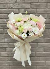 Букет цветов из:  Гвоздики, Розы, Лизиантусы и Хризантемы #REPLACE_PRED# Юровка
