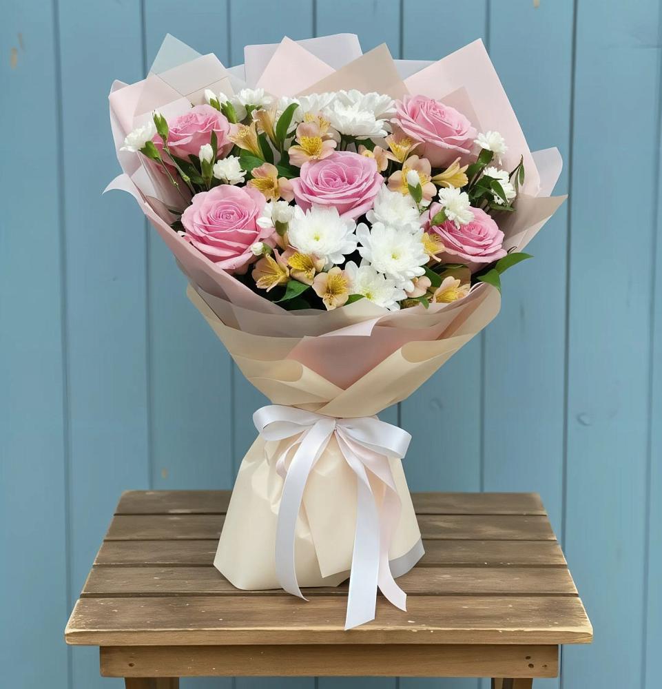 Букет цветов из: Гвоздики, Орхидеи и Розы в Юровка