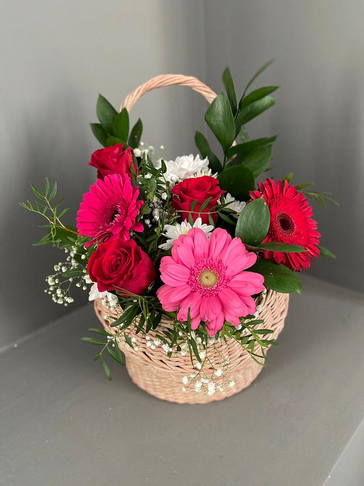 Цветочная композиция из Розы, Хризантемы и Герберы в корзине в Юровка