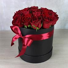 Цветочная композиция из Розы в шляпной коробке в Юровка
