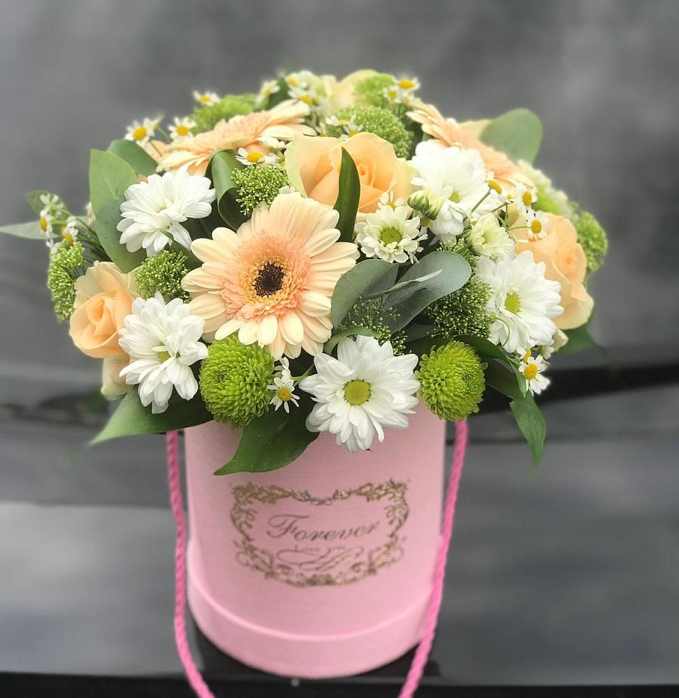 Цветочная композиция из Розы, Герберы и Хризантемы в шляпной коробке в Юровка