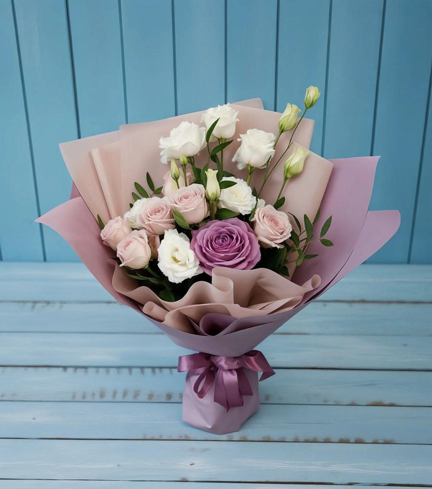 Букет цветов из: Розы и Лизиантусы в Юровка